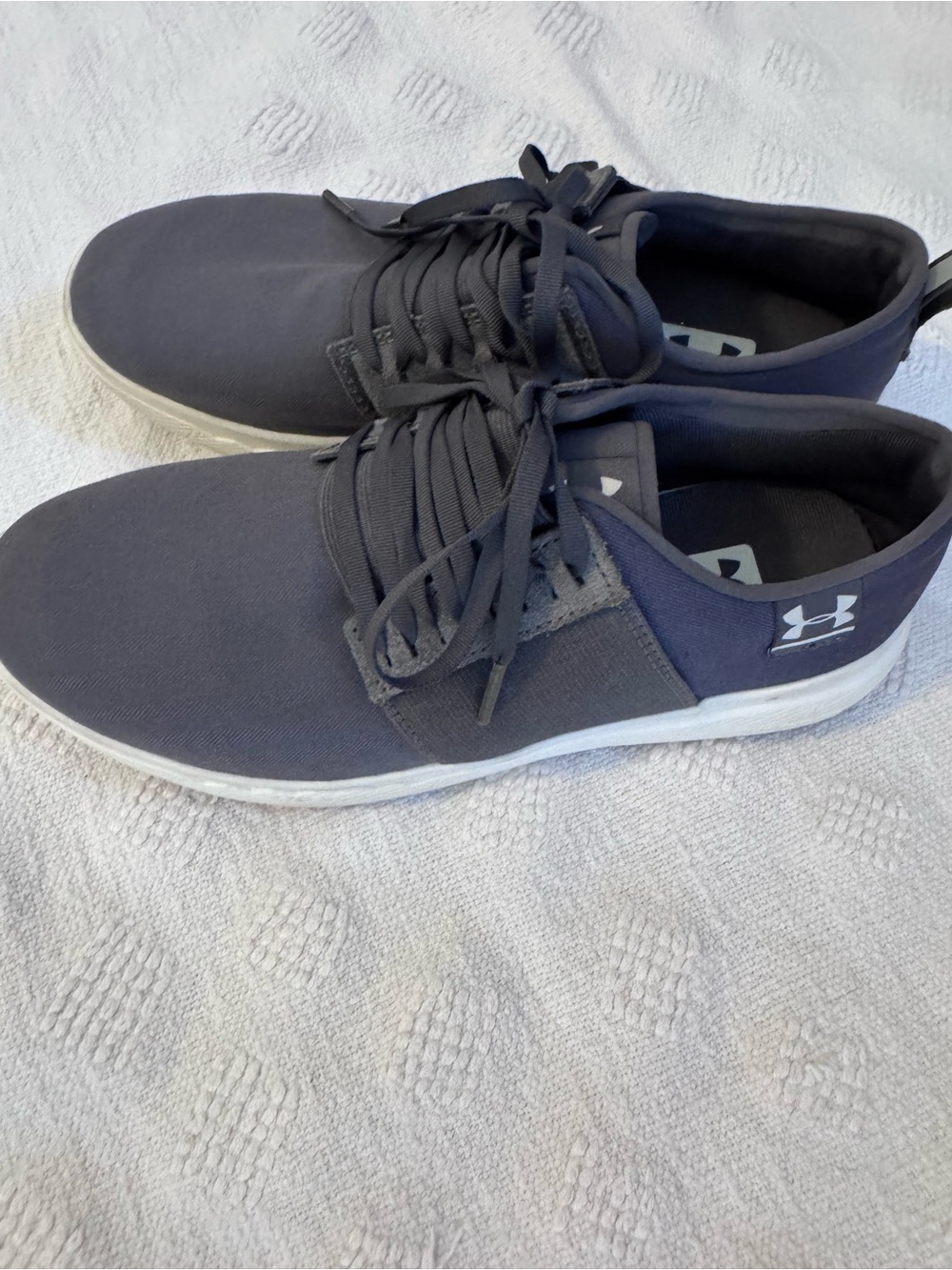 Under Armour Mens Siz 8 Charged 24/7 NU Sneakers Gray & White
OB3